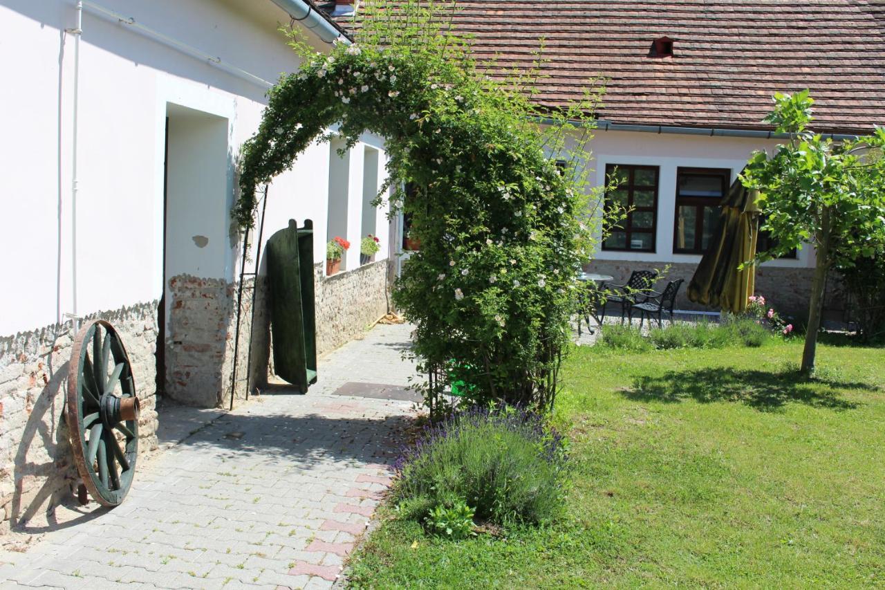 Berbaltavar Axtburg Apartments מראה חיצוני תמונה
